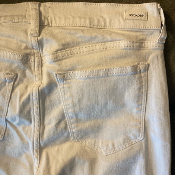 Sneak Peek NWOT White Ripped Mid Rise Jeans - Picture 5 of 6